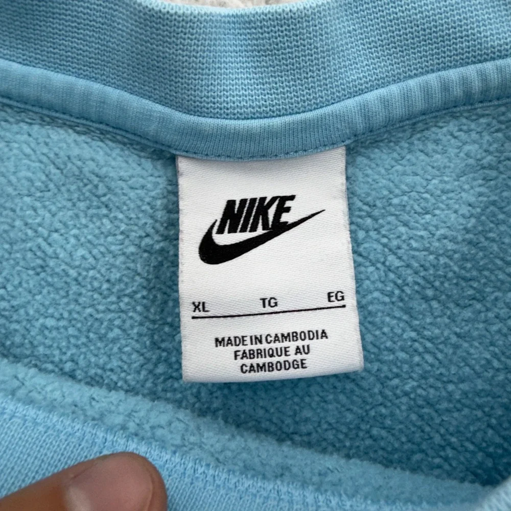 Nike Womens XL Crewneck Sweatshirt Light Blue Futura Logo Pullover Active
